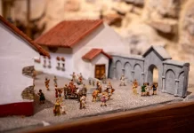 O noua expozitie de arta arunca lumina asupra vietii in armata romana