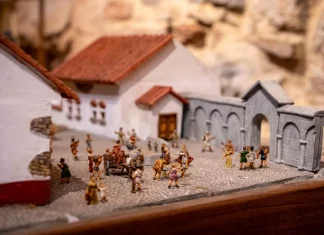 O noua expozitie de arta arunca lumina asupra vietii in armata romana