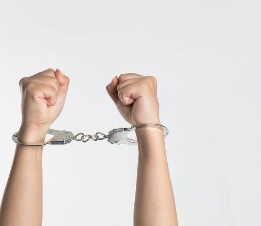 Retinut 24 de ore — Ce inseamna, ce drepturi ai si ce trebuie sa faca familia ta