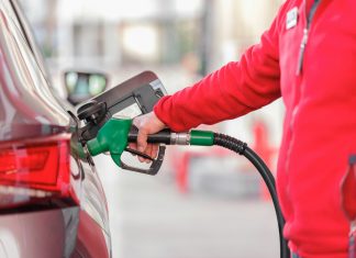 Prețul benzinei în România pe județe: unde e cea mai ieftină și cum economisești la plin