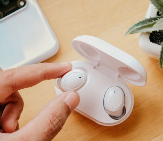 Căștile wireless accesibile: ce oferă gama Enco