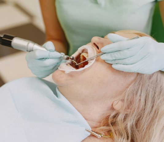 Implant dentar preț: 7 factori care pot modifica bugetul final al tratamentului